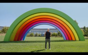 Apple-Tim-Cook-rainbow.jpg