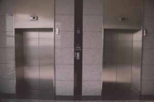 elevator-939515_1920_0.jpg