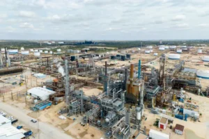 NYC kontrolierius siūlo sustabdyti pensijų privačios rinkos investicijas į iškastinį