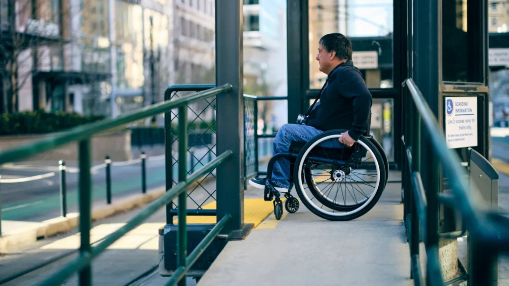 JAV DOT paskelbia paskutinę taisyklę dėl prieinamumo standartų tranzitu keliaujantiems