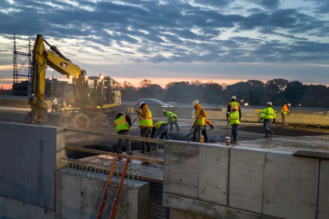 Ką Trumpo infrastruktūros finansavimas reiškia pauzę miestams
