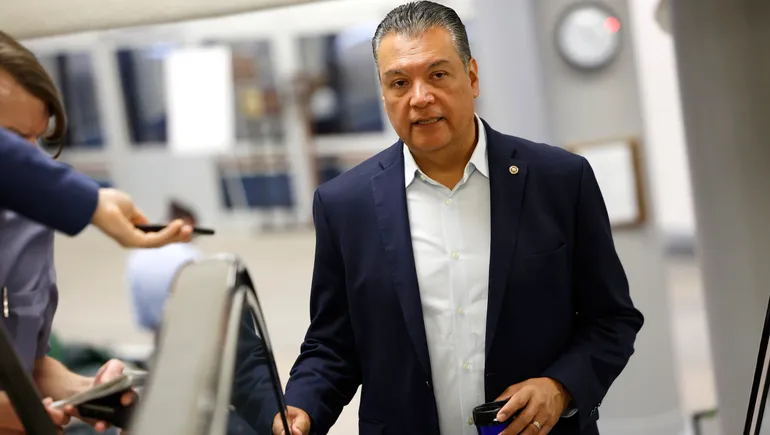 Kalifornijos lyderiai prašo daugiau federalinių transporto pinigų, kol Trumpas perims