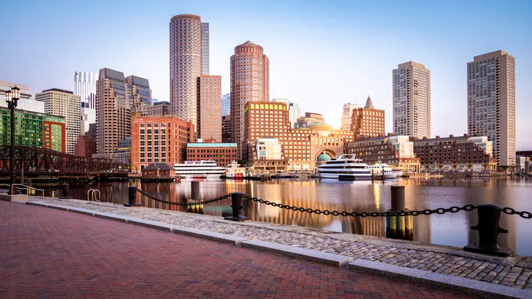 Bostonas išplečia „Net-Zero“ išmetamųjų teršalų reikalavimus naujiems pastatams, dideliems papildymams