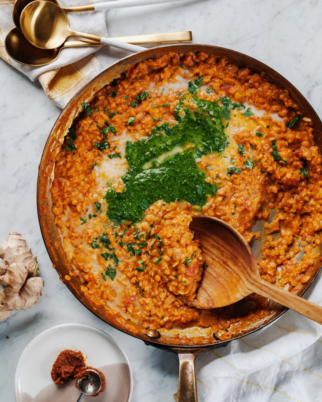 Raudonas lęšio karis - pora virėjų