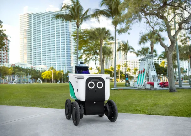 Tarnauti robotikai ateina į Majamį