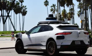 „Tesla“, Waymo