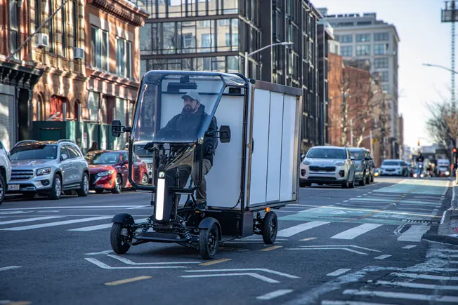 „Honda“ pradeda „Quadricycle“ pagrindu sukurtą miesto krovinių pristatymo verslą